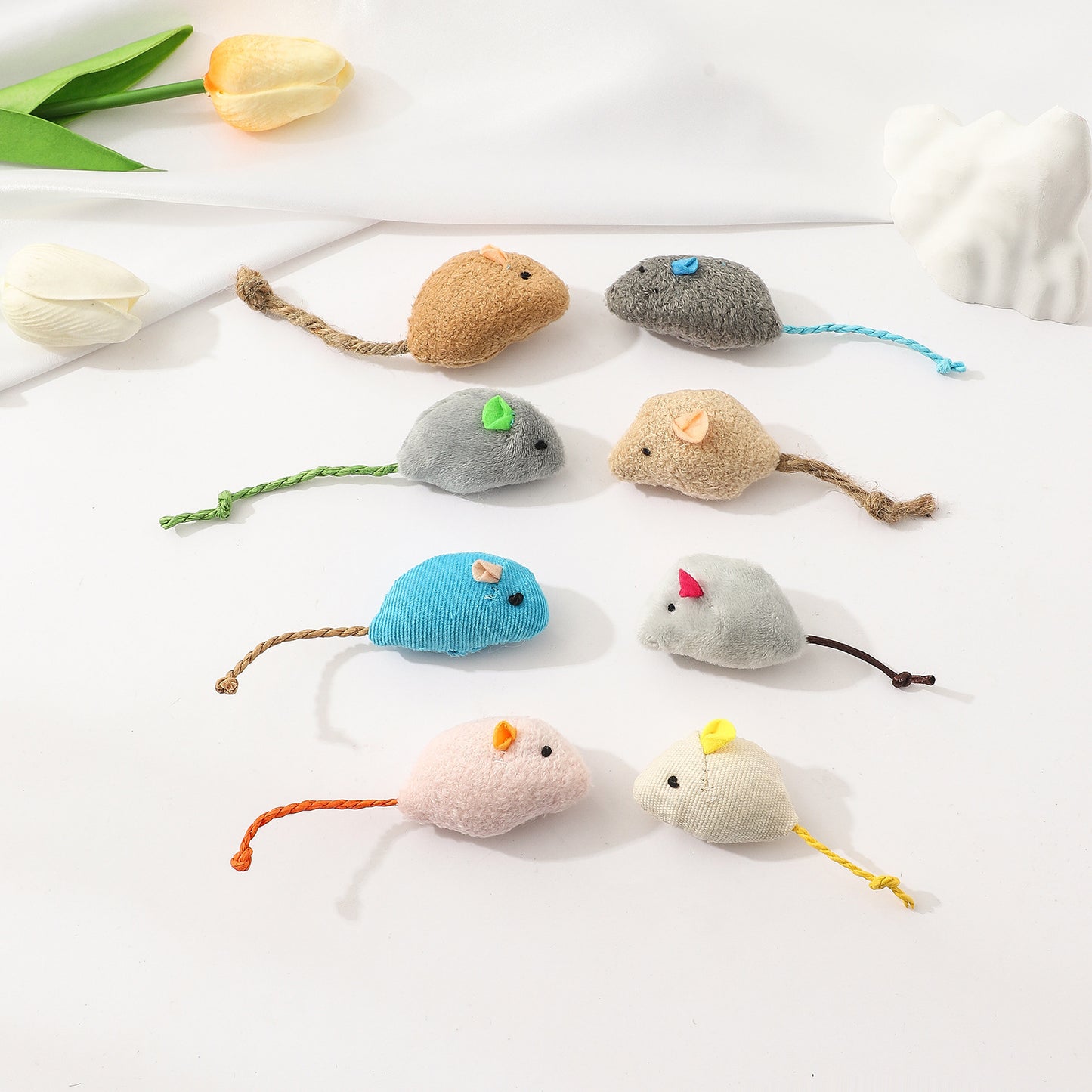 Cat toy: realistic plush mouse